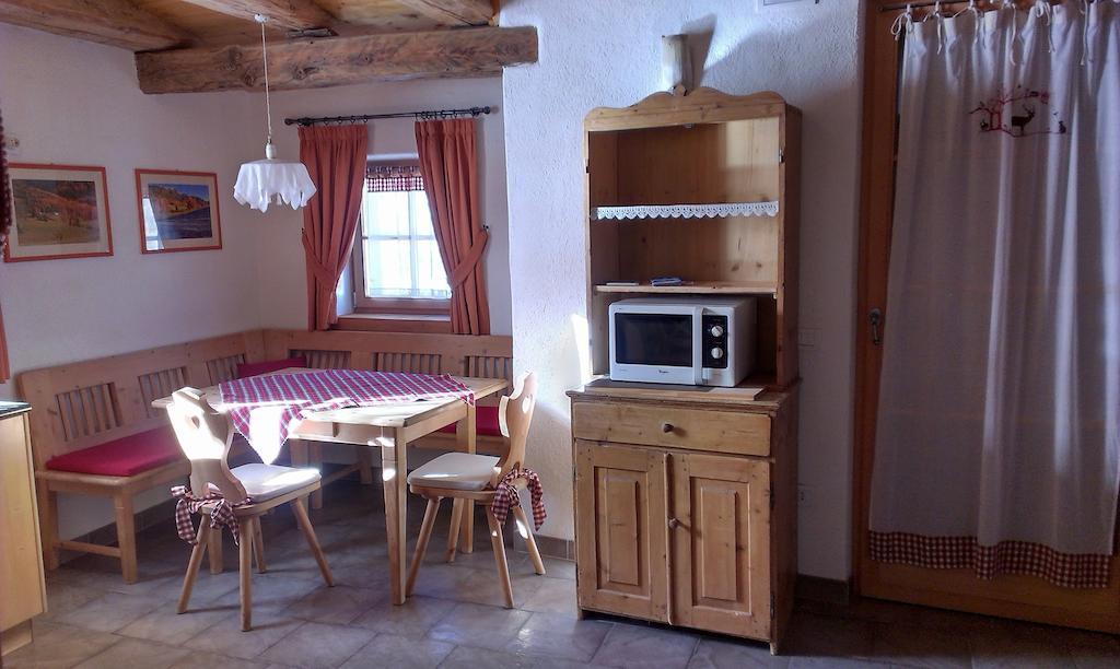 Maso Franceschella Bed and Breakfast Carano  Δωμάτιο φωτογραφία